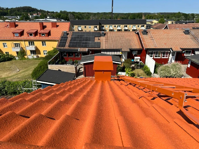 Professionell takmålning utförd av Takexperterna