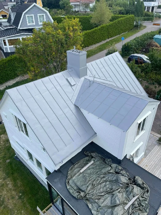 Takmålning av plåttak med specialfärg
