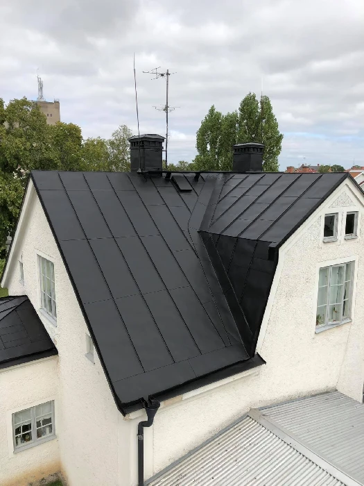 Takmålning av plåttak med specialfärg